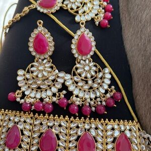 4/$100 Kundan adjustable necklace, earrings and bar accessory set